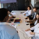 Tipos de reuniones de trabajo y lo que no puede faltar en ellas